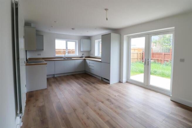 Kitchen 2.jpg
