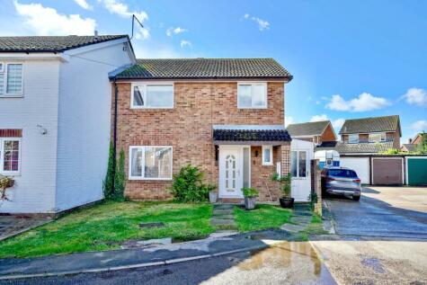 Huntingdon - 4 bedroom end of terrace house for sale