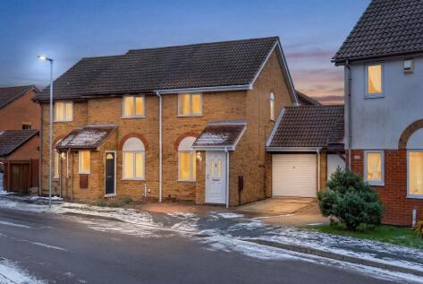 Sparrowhawk Way, Hartford, Huntingdon, Cambridgeshire, PE29 1XE