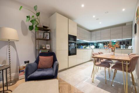 The Westbury, Holden Road, Woodside Park, N12