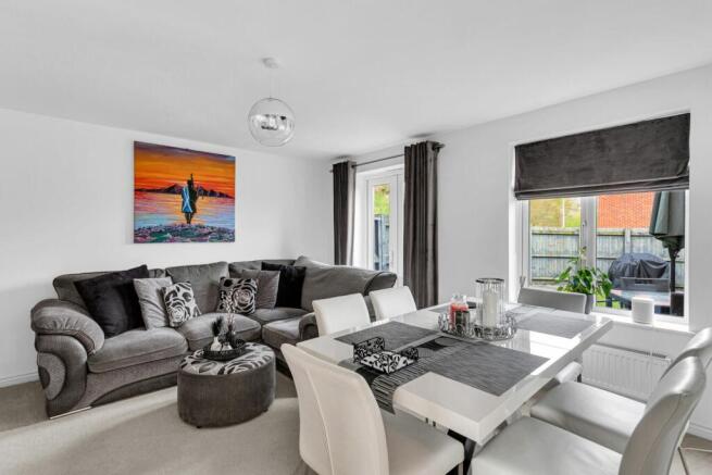 Lounge/Dining Room