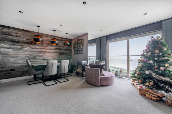 1381289-10-692477...