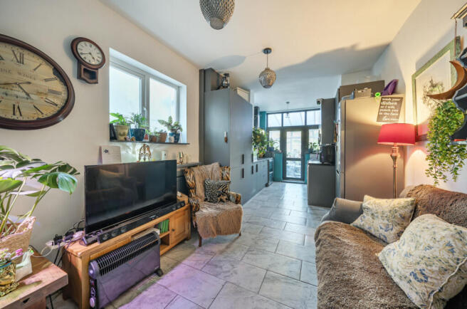 1370293-32-68ffa3...