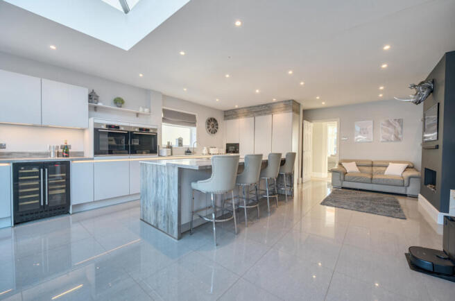 1384326-13-692098...