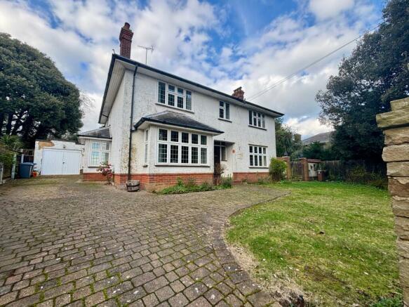 5 bedroom Detached for sale