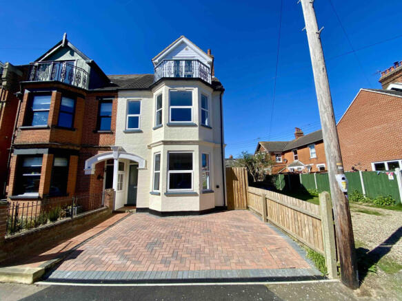 5 Bedroom Semi Detached for Sale