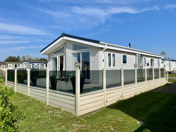 2 Bedroom Luxury Park Home For Sale