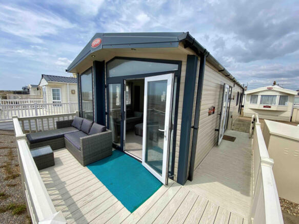 2 Bedroom Park Home For Sale