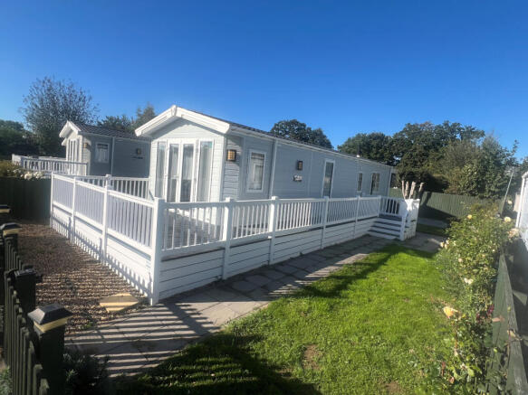 2 Bedroom Park Home For Sale