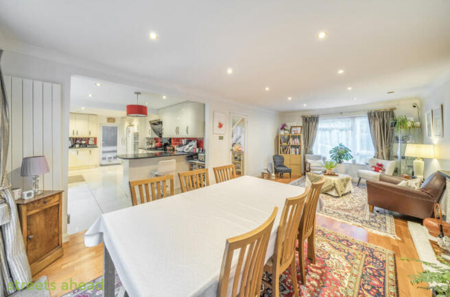 fecff464-d716-4a8...