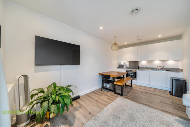 b1ffd085-6bb7-462...