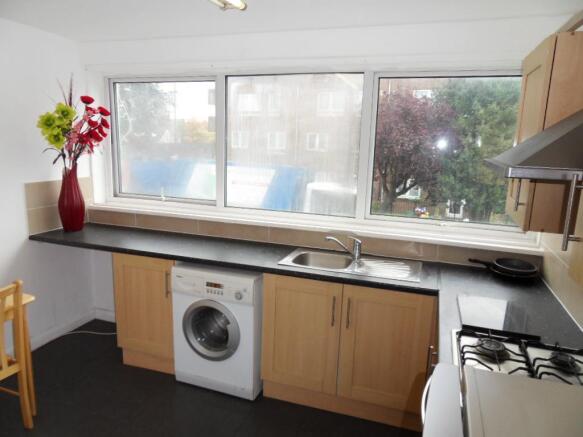 3b Martindale Road kitchen1.JPG