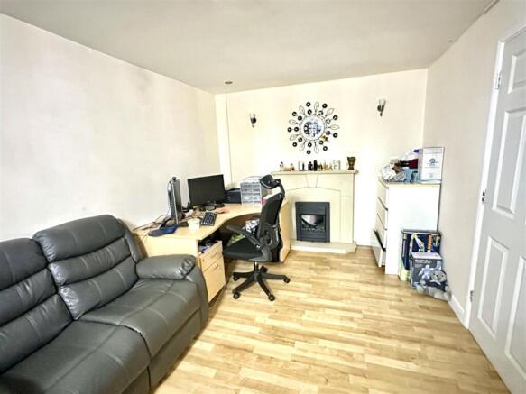 Lounge 2.jpg