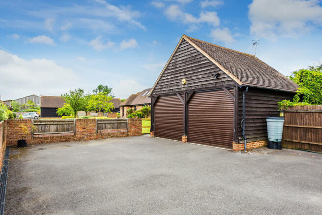 3 Bedroom Barn Conversion For Sale In Lingfield Surrey Rh7