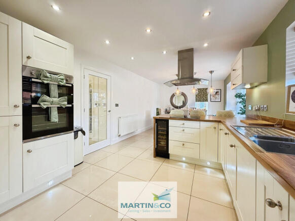 07641004--4B7E-B3...