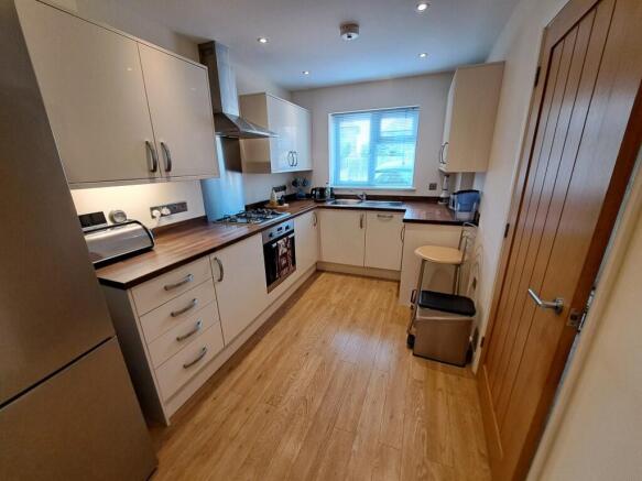KITCHEN/B'FAST ROOM