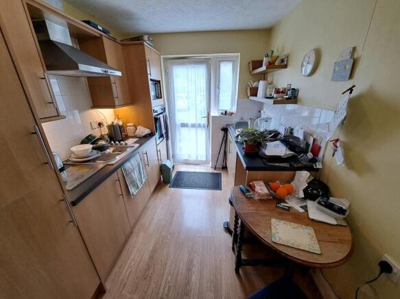 KITCHEN/B'FAST ROOM