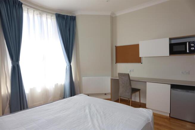 ROOM 161, 16-18 REGENCT SQ (3).JPG