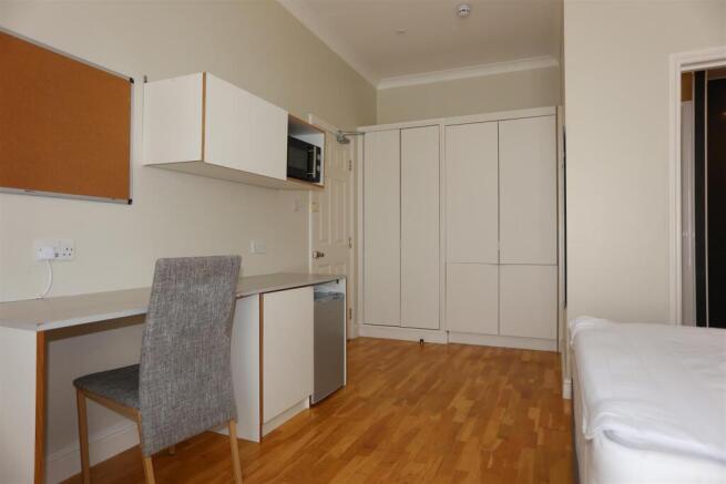 ROOM 161, 16-18 REGENCT SQ (4).JPG