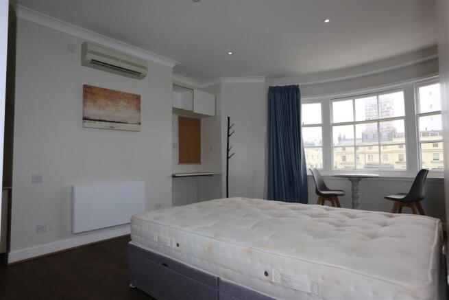 ROOM 178, 16-18 REGENCY SQUARE (4).JPG