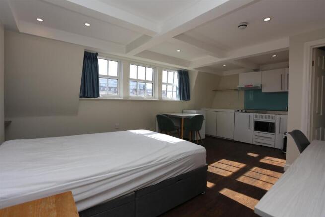 Room 167, 16-18 Regency Sq   (3).JPG