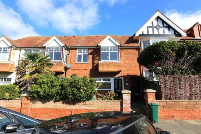 2, 5 Princes Ave (1).JPG
