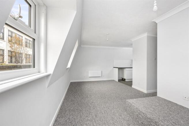 Castle Street, 40, flat 8-005.JPG