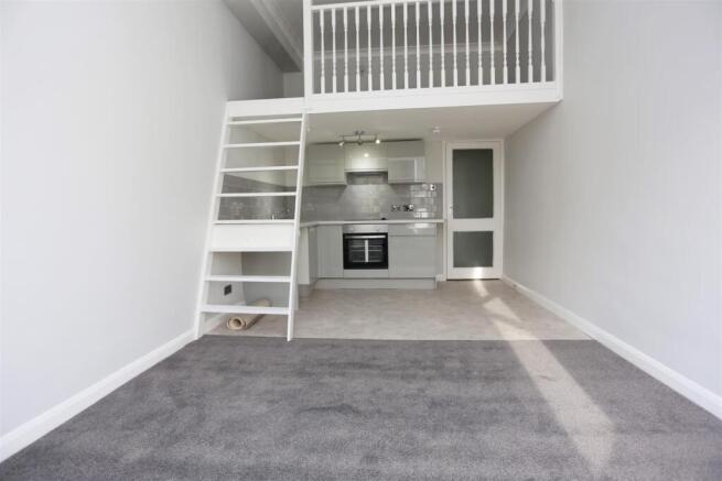 6, 7 Lower Rock Gardens Main + Kitch.JPG