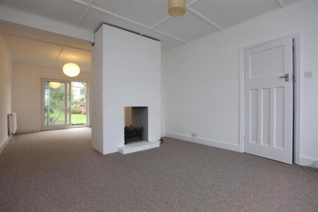 25 Mansfield Road Living Room (2).JPG