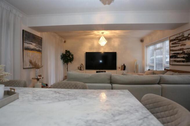 16 COURT CLOSE NEW NEW (9).JPG