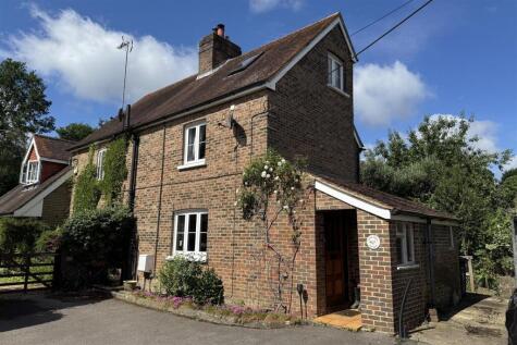 Chiddingfold - ***No Onward Chain***