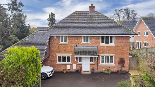 Front driveway/garden