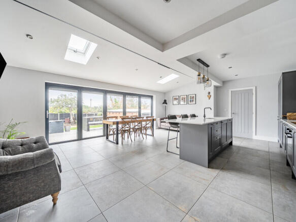 1365402-9-68e9171...