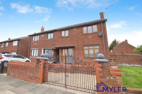 Royal Avenue, Widnes, WA8