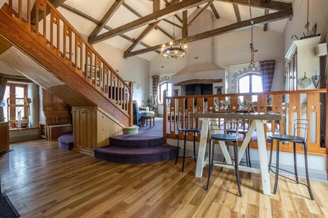 OPEN PLAN LIVING AREA