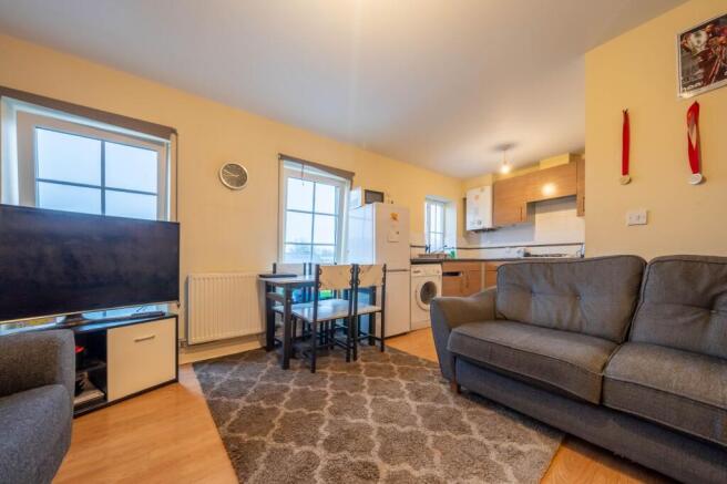 OPEN PLAN LIVING AREA