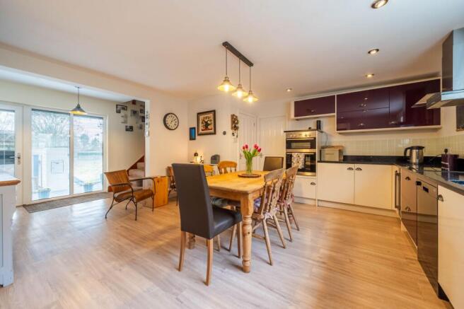 KITCHEN DINER
