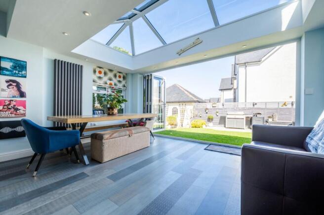 KITCHEN LIVING AREA