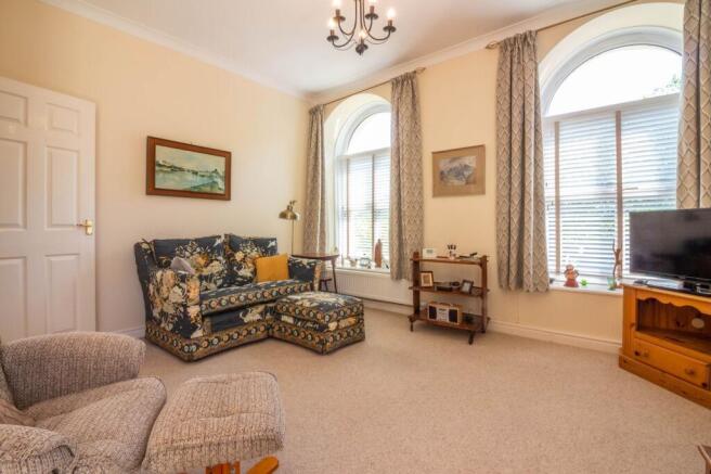 SITTING/DINING ROOM