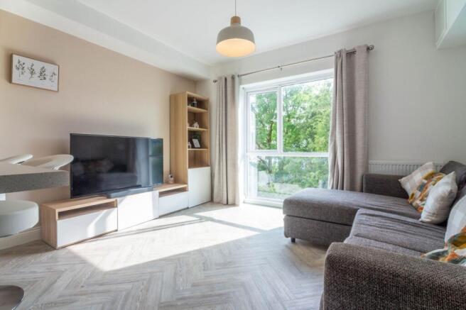 KITCHEN/SITTING ROOM