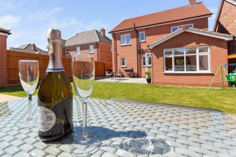 Baatsfjord Close, New Waltham, N E Lincolnshire, DN36