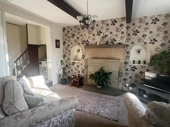 12 Lees Room - Front room.jpg
