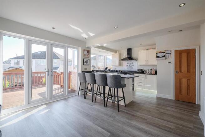 Kitchen/ Dining