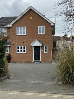 Chelmsford - 3 bedroom semi-detached house