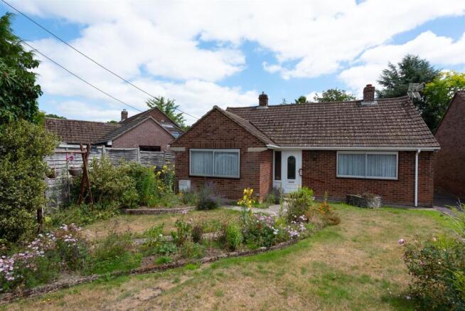 3 Bedroom Detached Bungalow For Sale In Cavalier Road Old Basing 