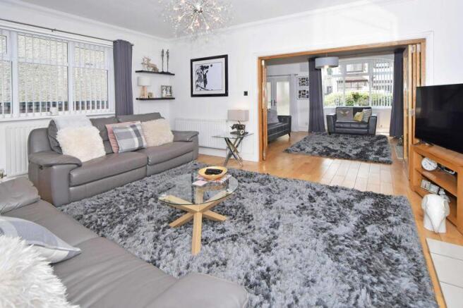LOUNGE & SITTING ROOM