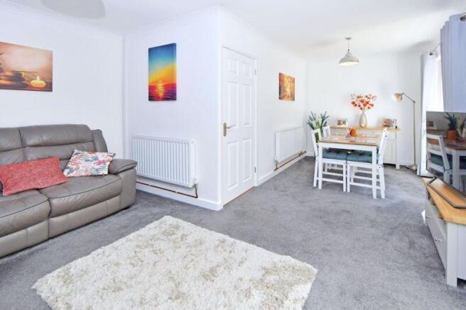 THROUGH LOUNGE/DINER 