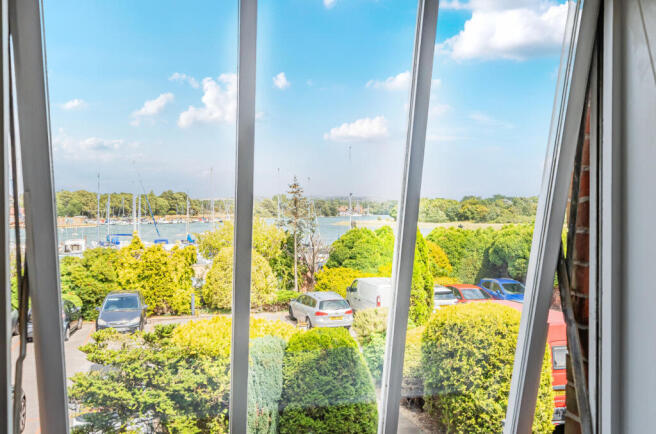 1317319-25-687682...