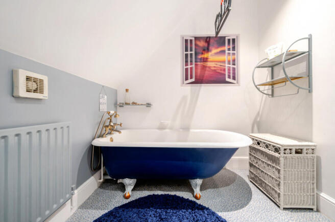 1335855-7-6899e83...