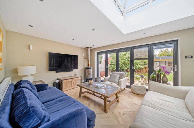 1369598-7-68f1654...